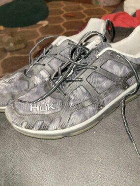 Men's size 11 Huk brand performance fishing shoes